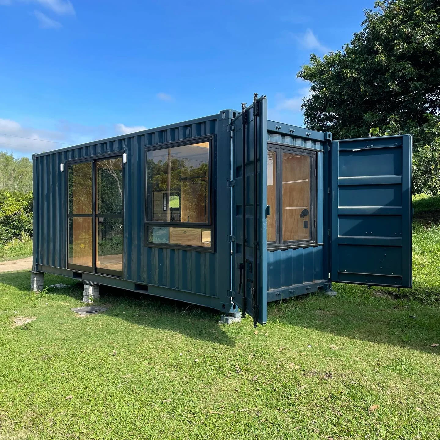 Custom 20ft Cozy Cabin Container House for Sale - photo 1