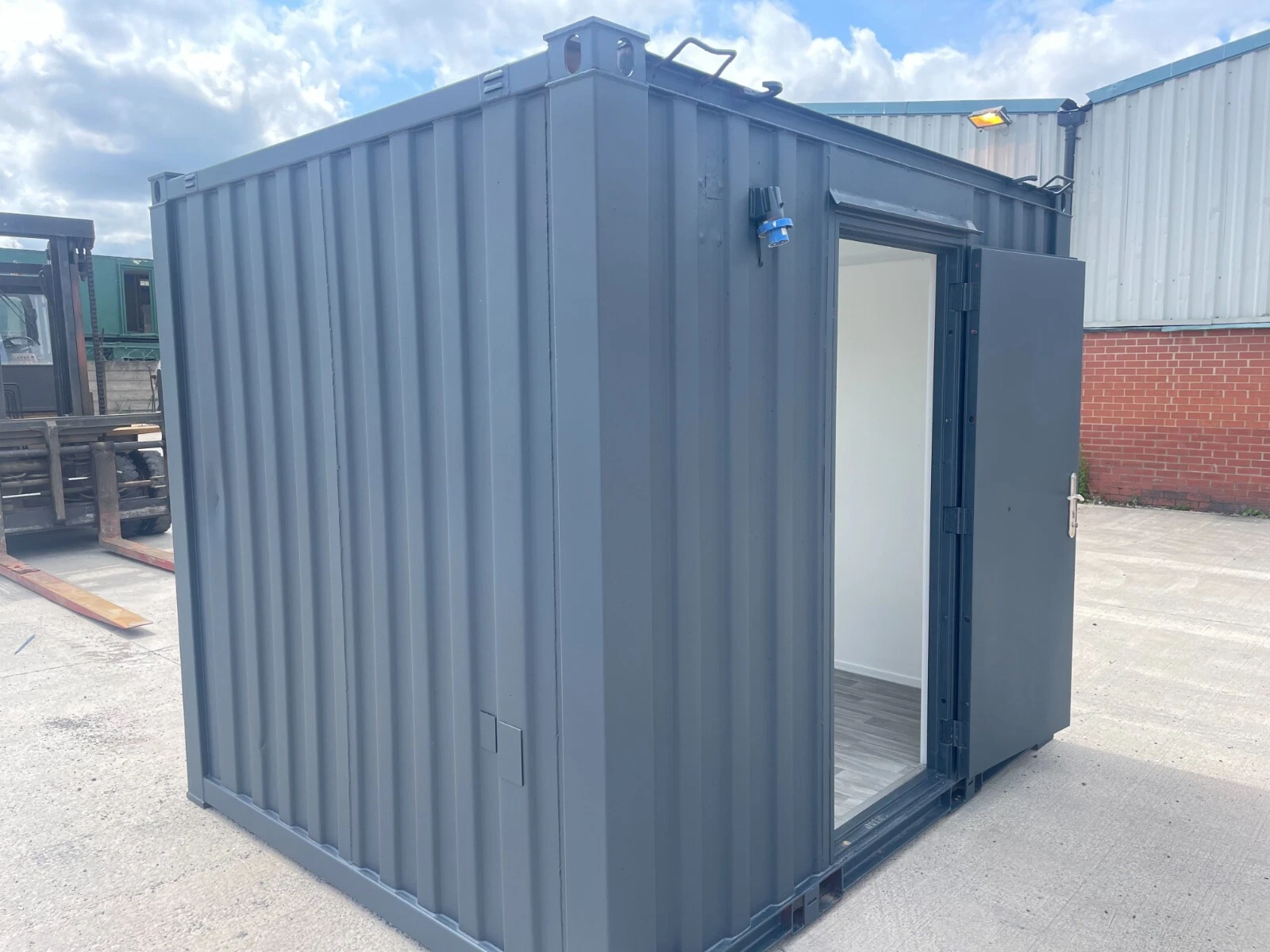 10×8 ft Small Office Container - High Security - photo 3
