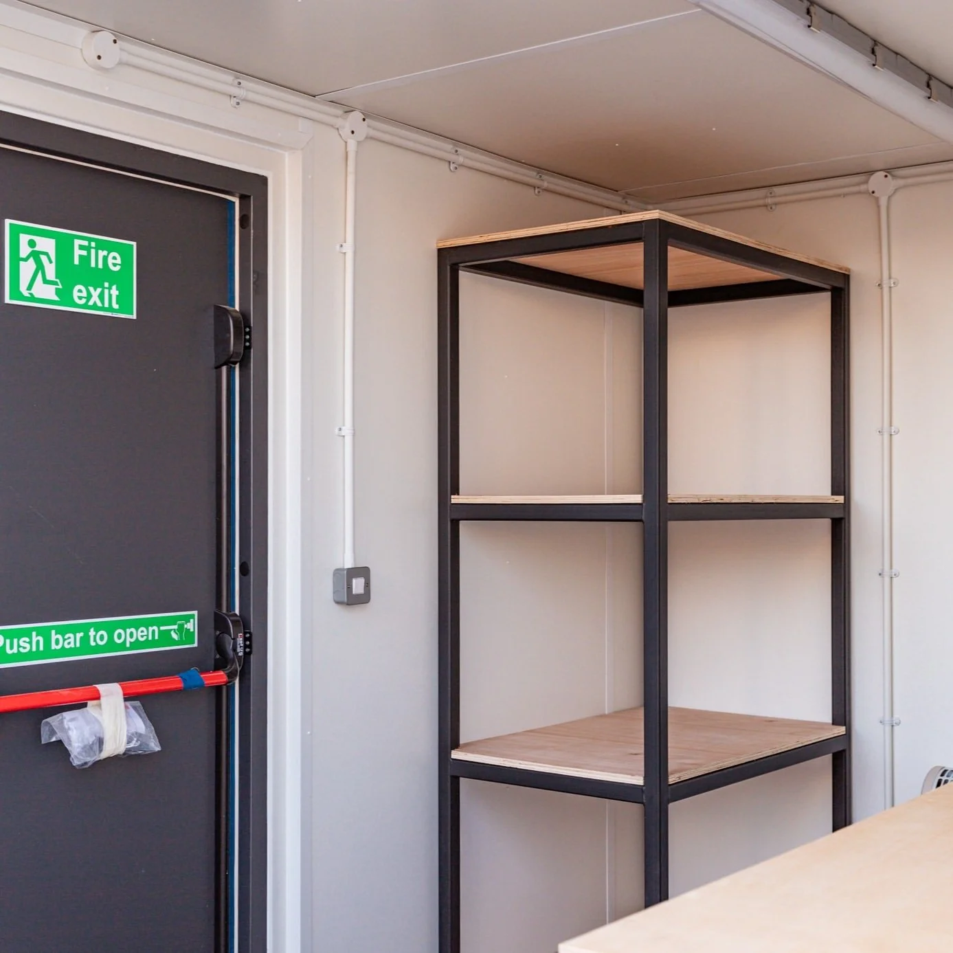 10ft Custom Workshop/Office Shipping Container - photo 4