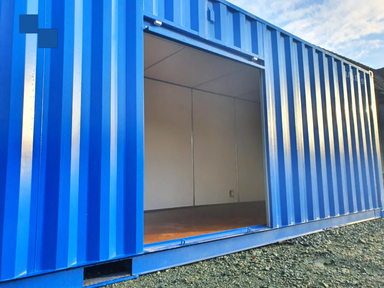 40ft Self Storage Container - Insulated & Ply Lined - photo 2