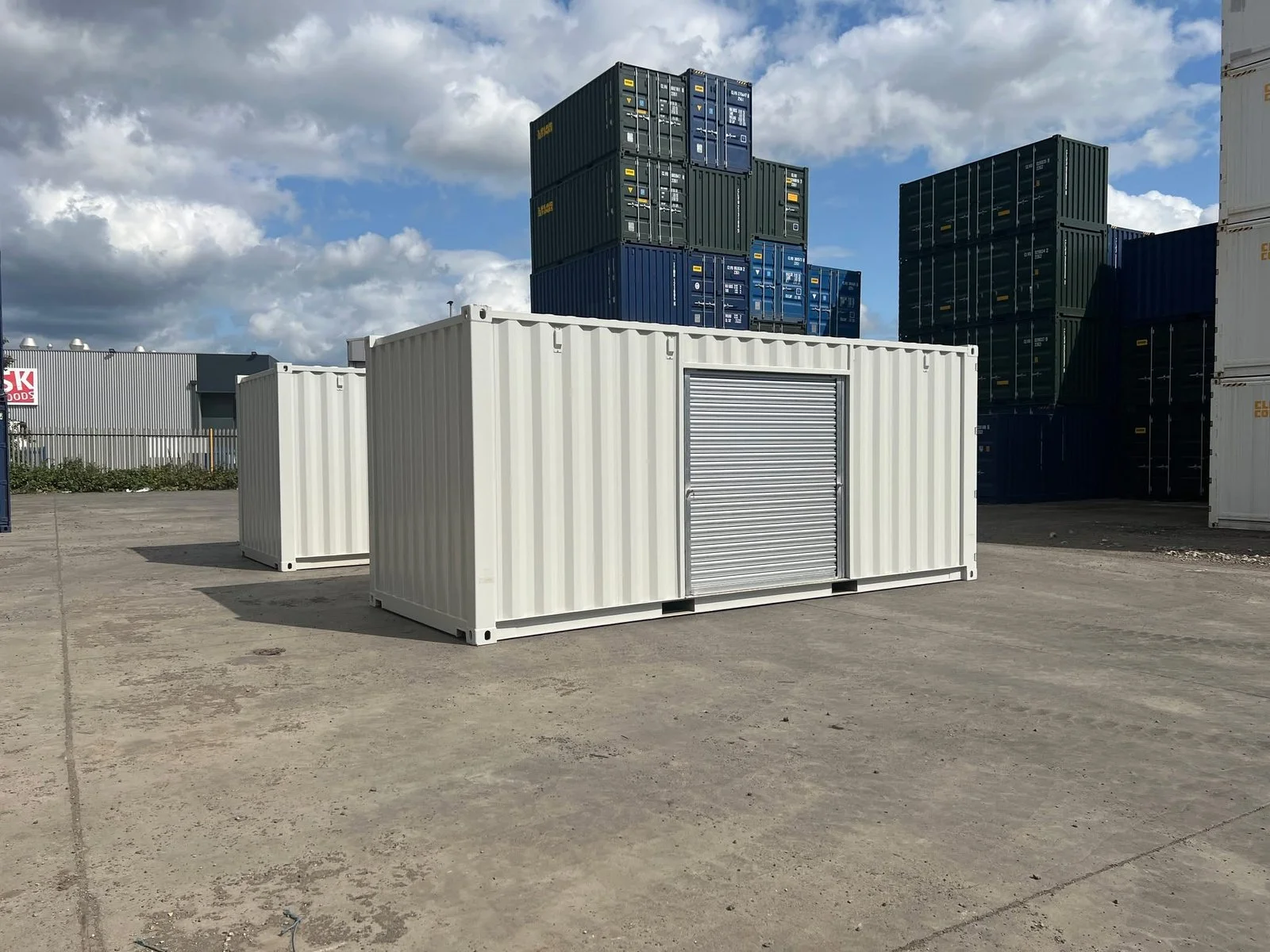 20ft Custom Shipping Container - Roller Shutter RAL 7035 - photo 1