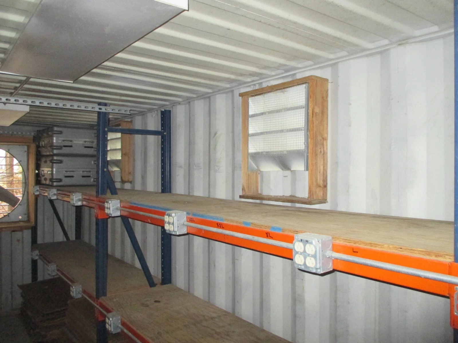 40ft Container Shop - Climate Controlled Office + Inventory Storage - photo 4