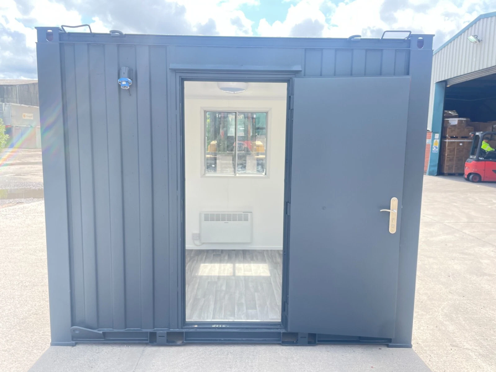 10×8 ft Small Office Container - High Security - photo 1