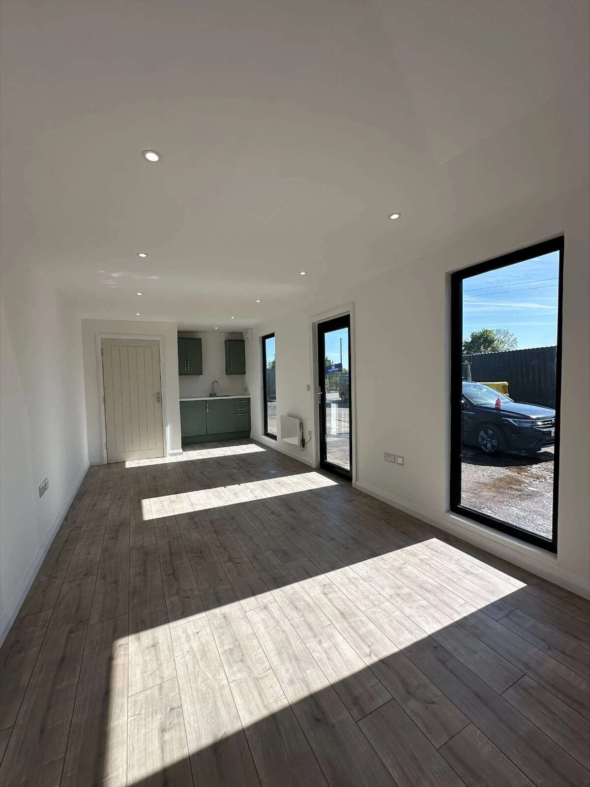 7.5m x 3m modular office with kitchenette and WC for construction sites