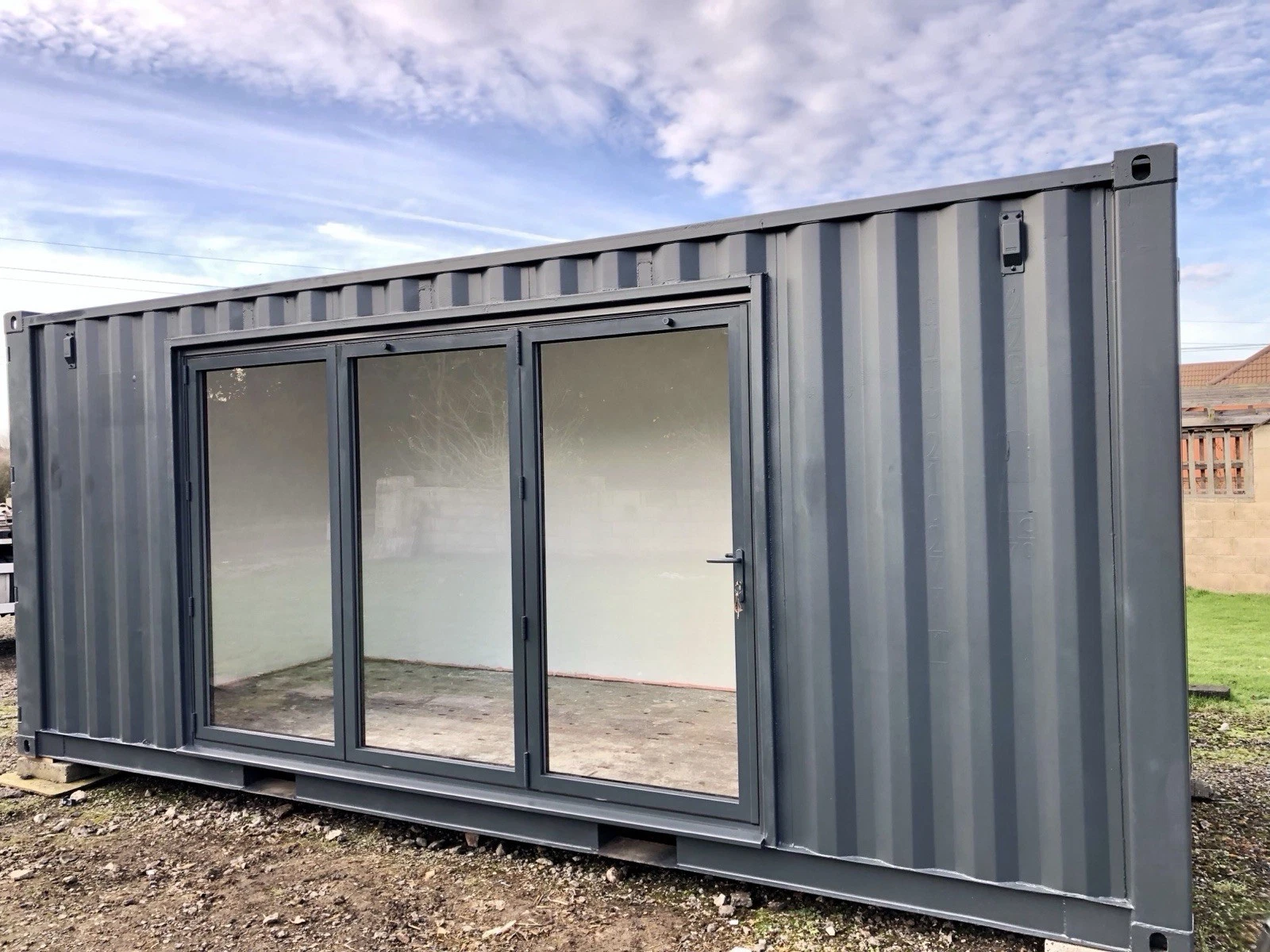 20ft Converted Shipping Container Office Gym - photo 4