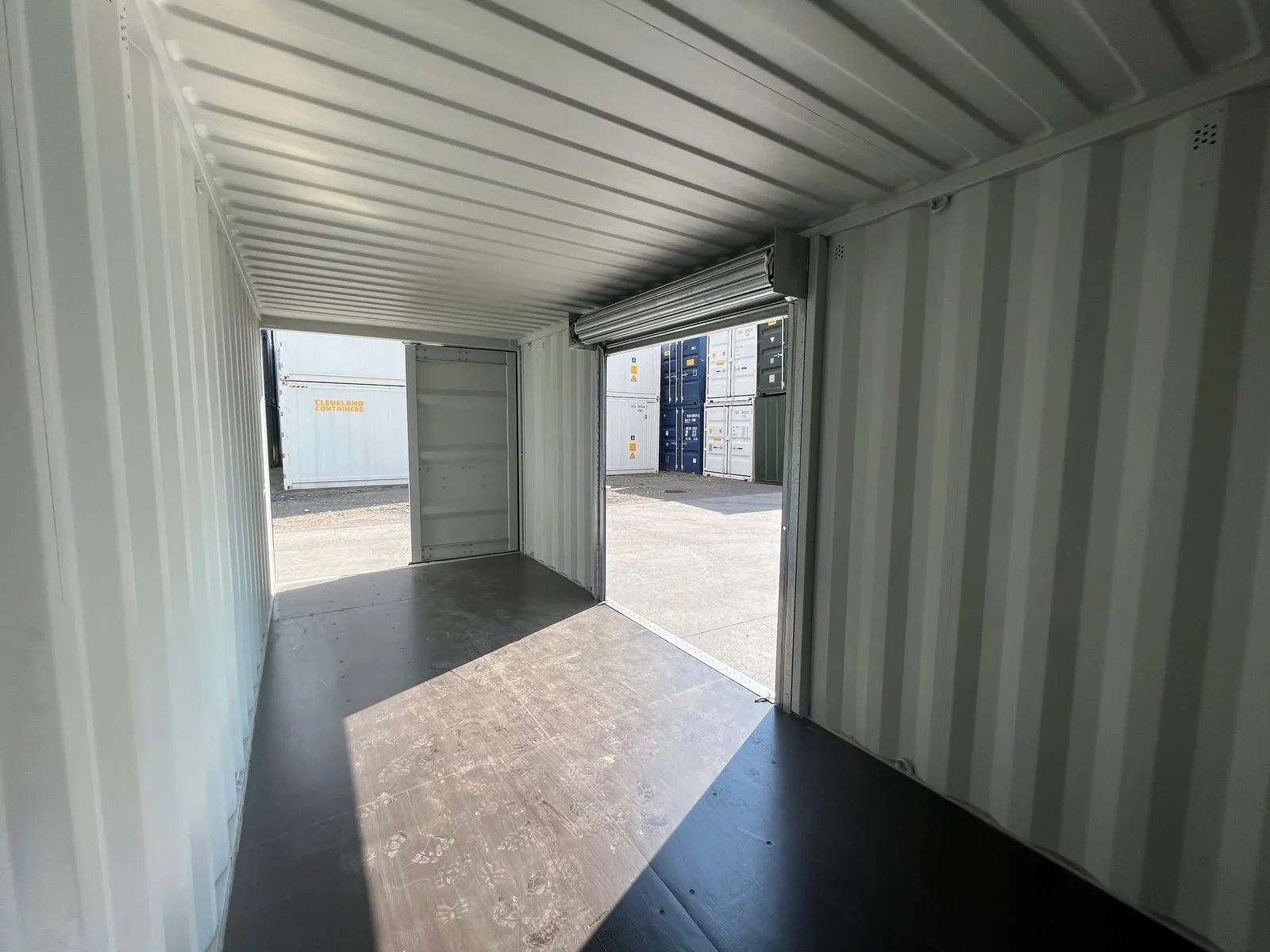 20ft Custom Shipping Container - Roller Shutter RAL 7035 Respray - photo 3