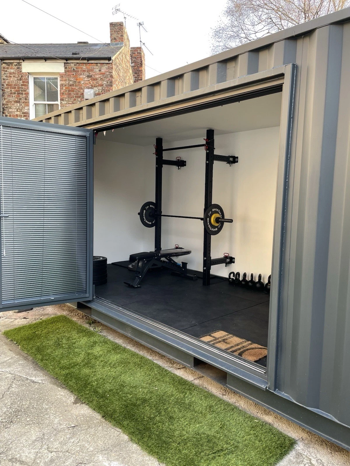 20ft Converted Shipping Container Office Gym - photo 3