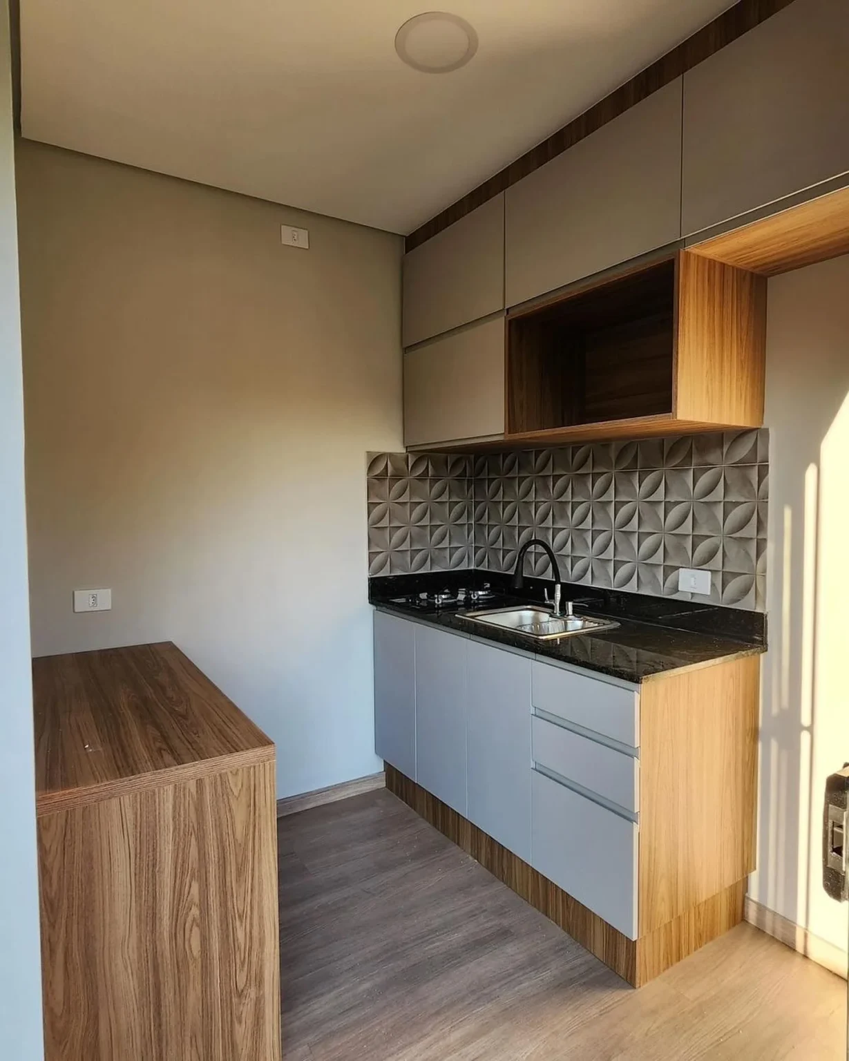 Custom 20ft Shipping Container Home With Water Tank - photo 2