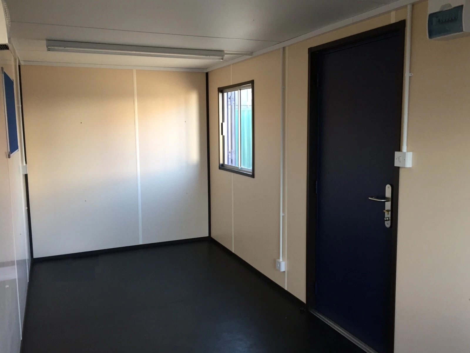 Portable Office Site Cabin Container 20ft x 8ft - photo 3