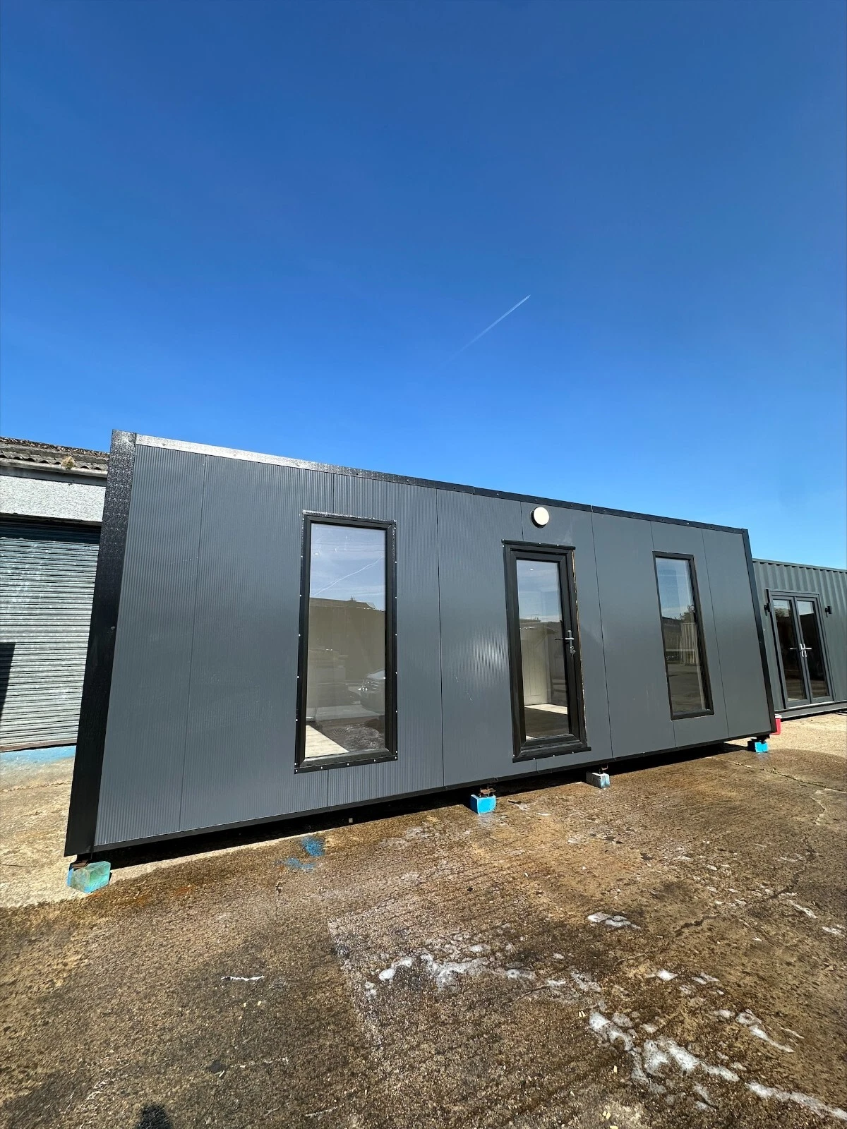 7.5 x 3m Office with Kitchenette and WC - photo 1