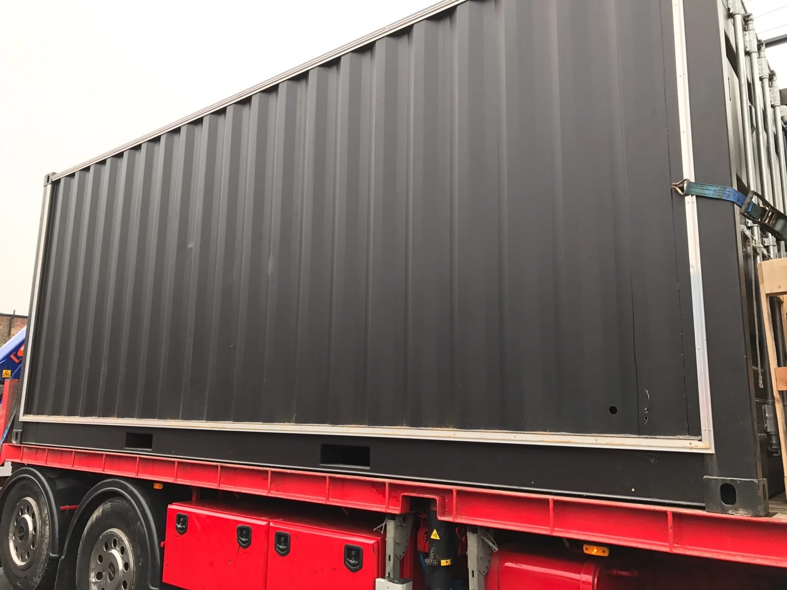 20ft Container With Glass Windows - photo 2