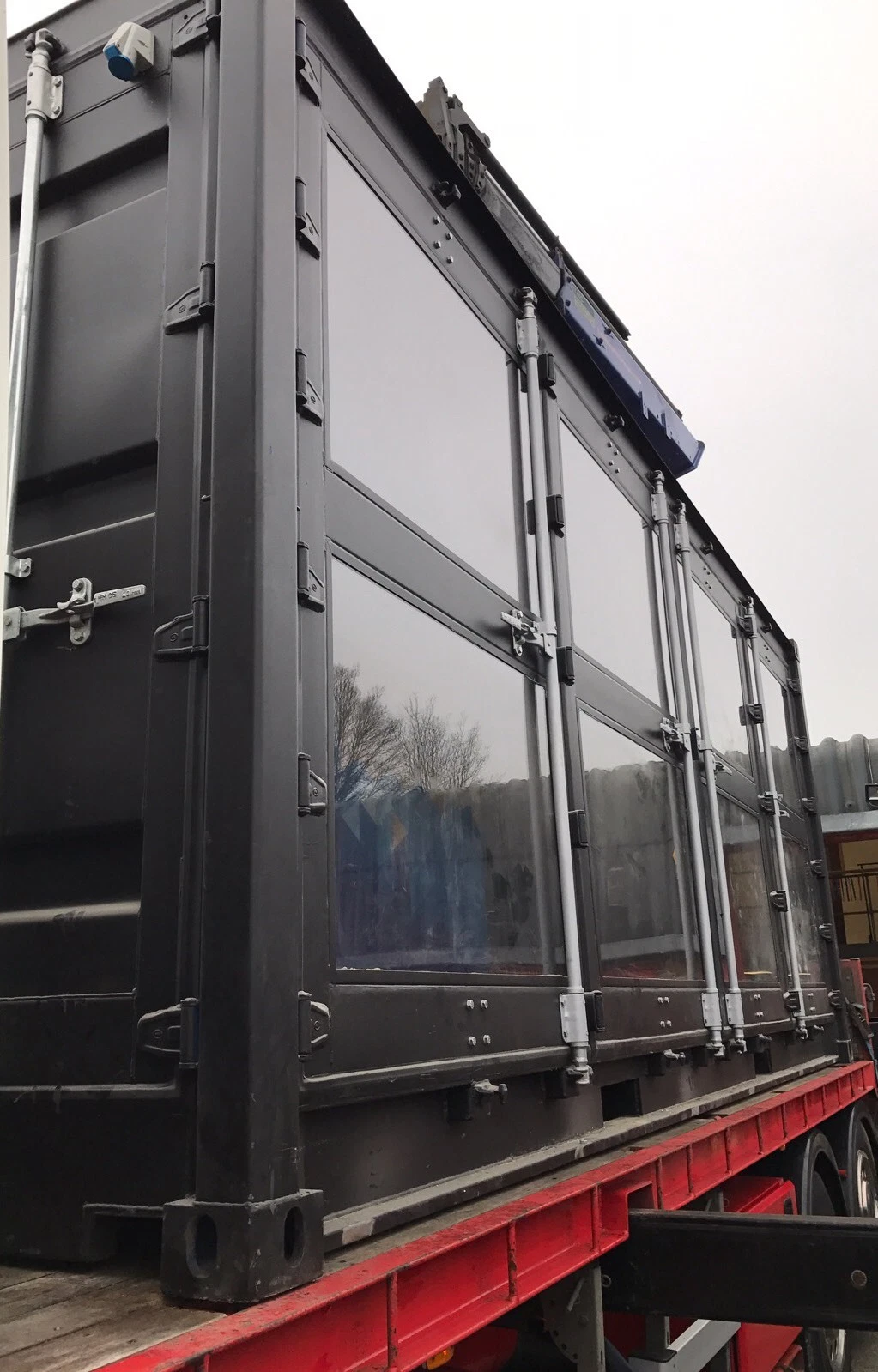 20ft Container With Glass Windows - photo 6