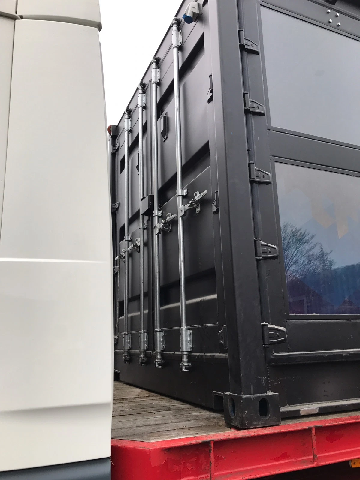 20ft Container With Glass Windows - photo 4