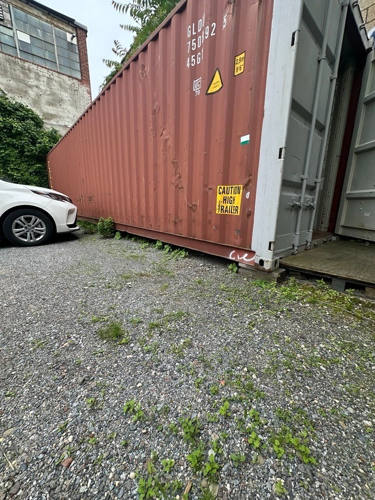 40ft high cube shipping container with extra height for storage and transport