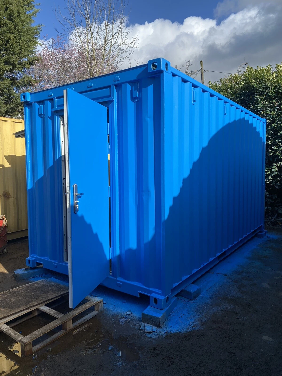 15ft Shipping Container Bar, Kiosk, Stall & Retail Pod - photo 1