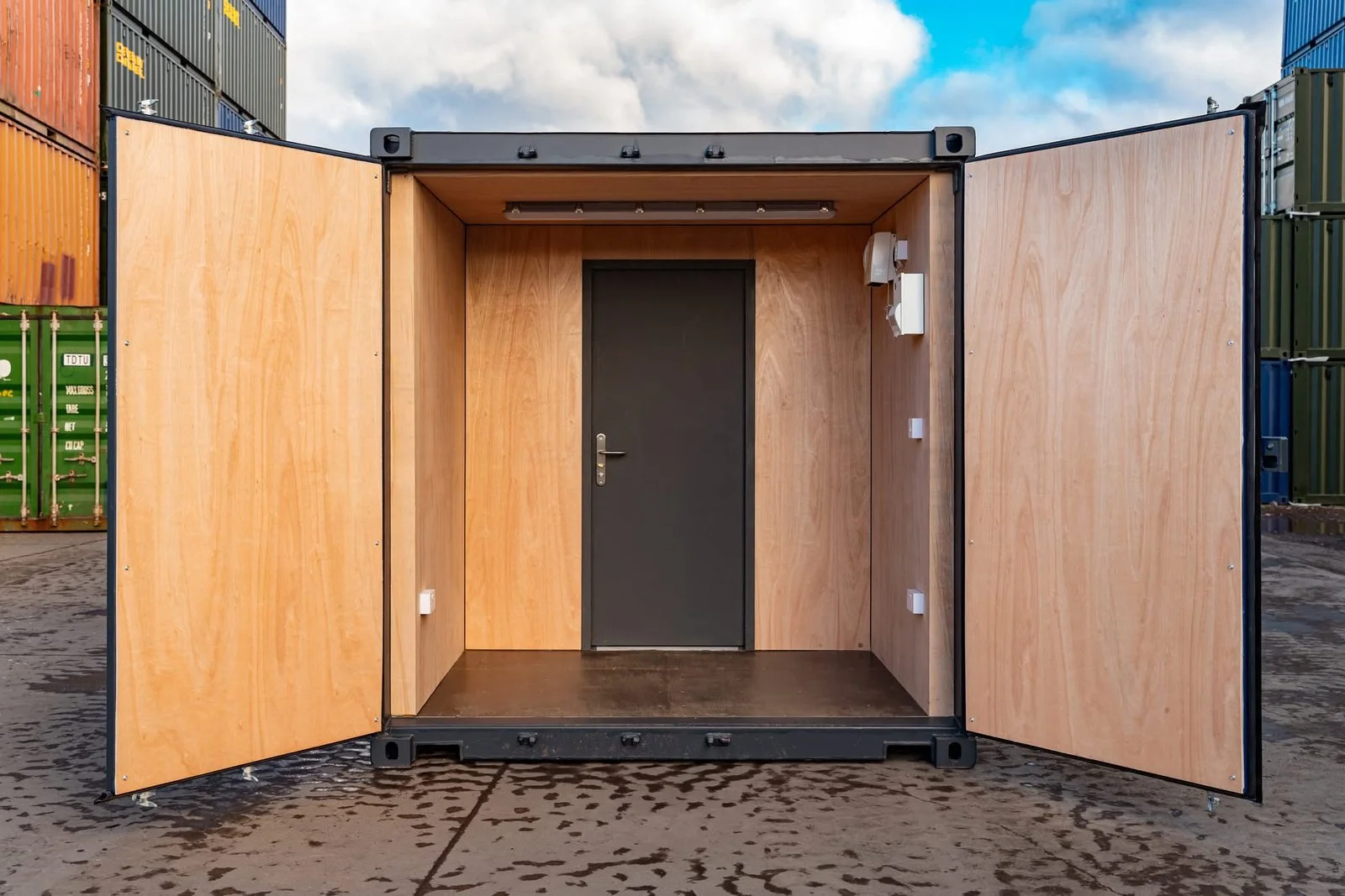 20ft Customised Container Kiosk - Fully Converted & Ready to Use - photo 1