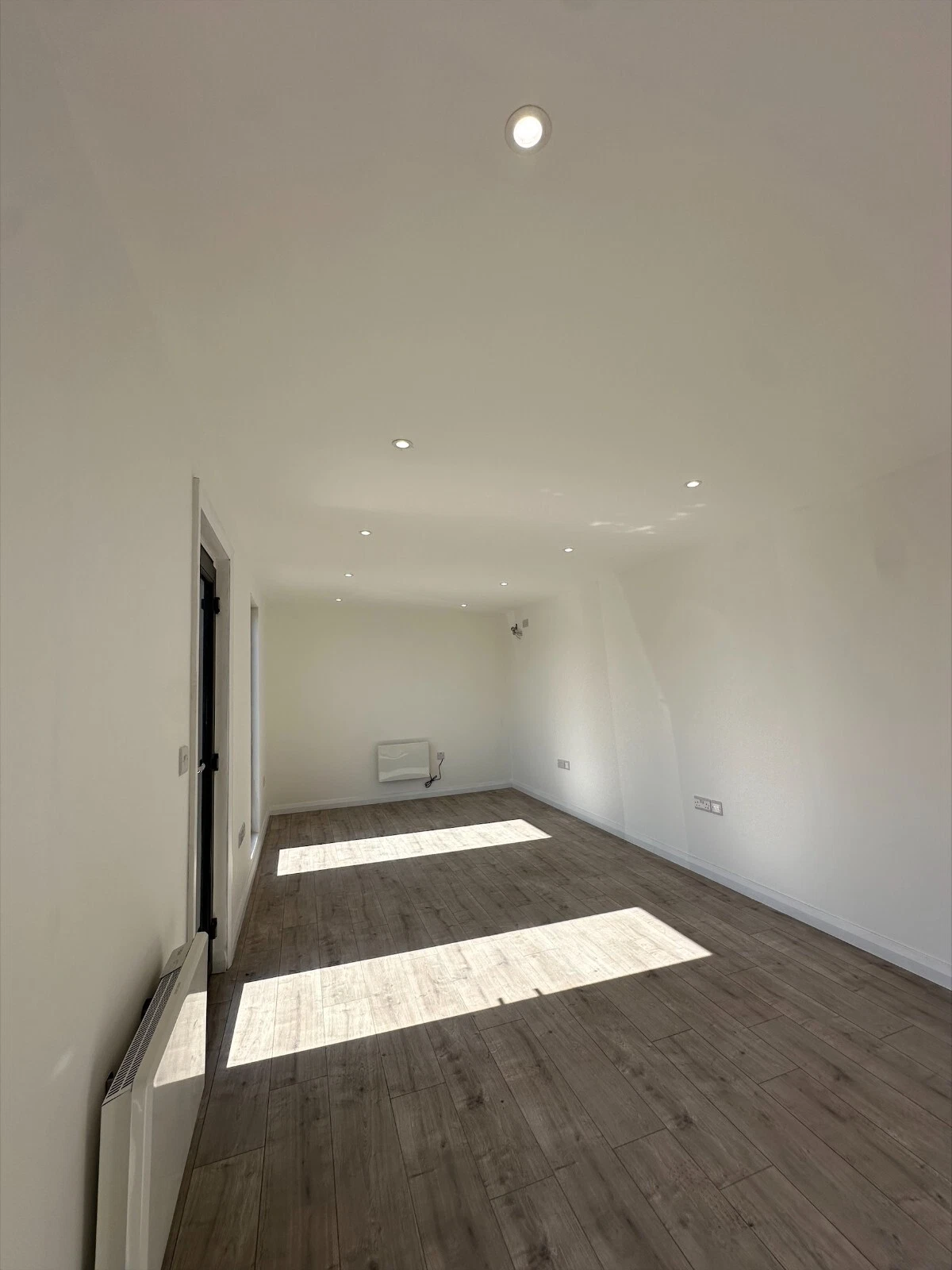 7.5 x 3m Office with Kitchenette and WC - photo 6