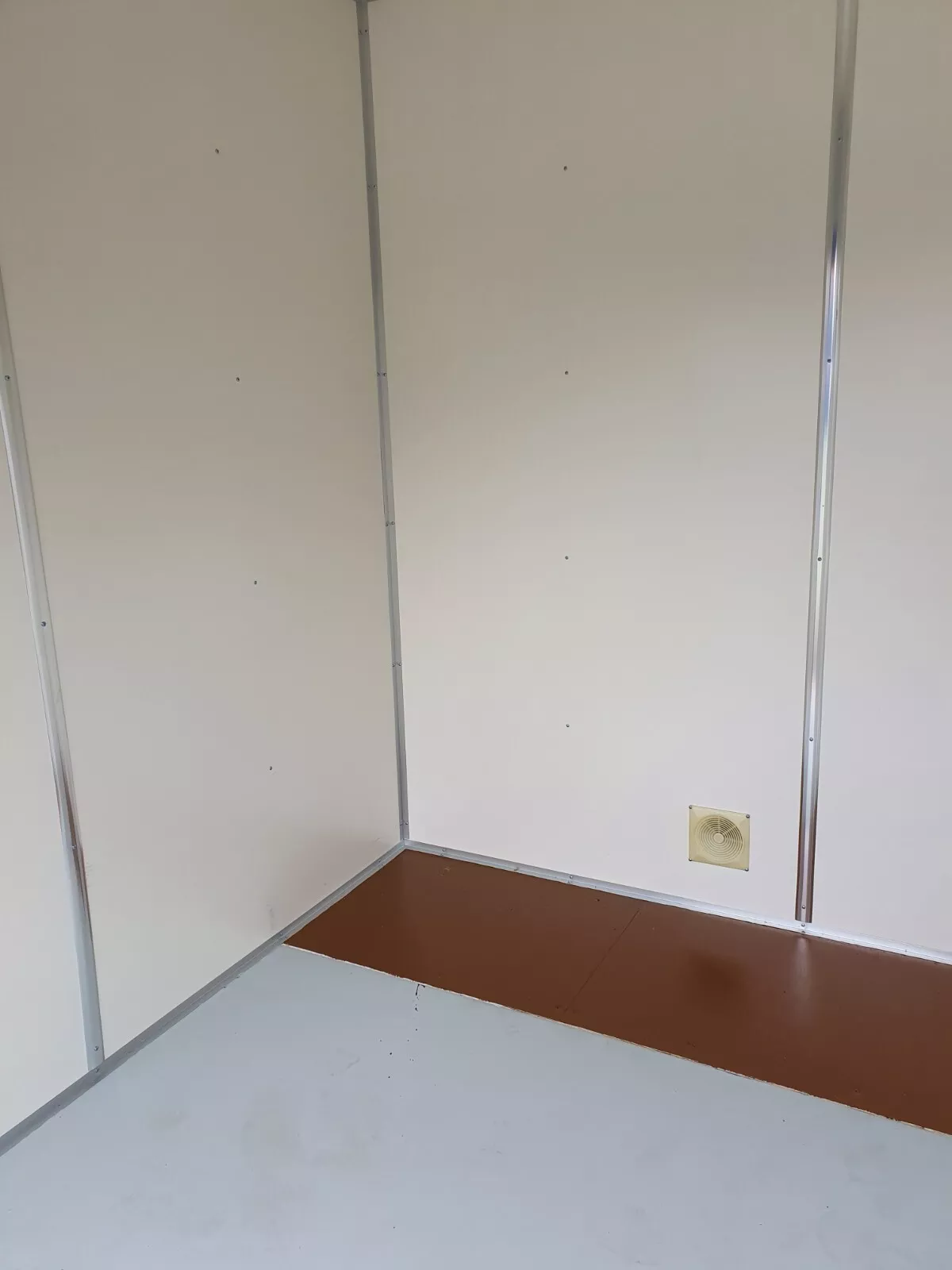 40ft Self Storage Container - Insulated & Ply Lined - photo 6