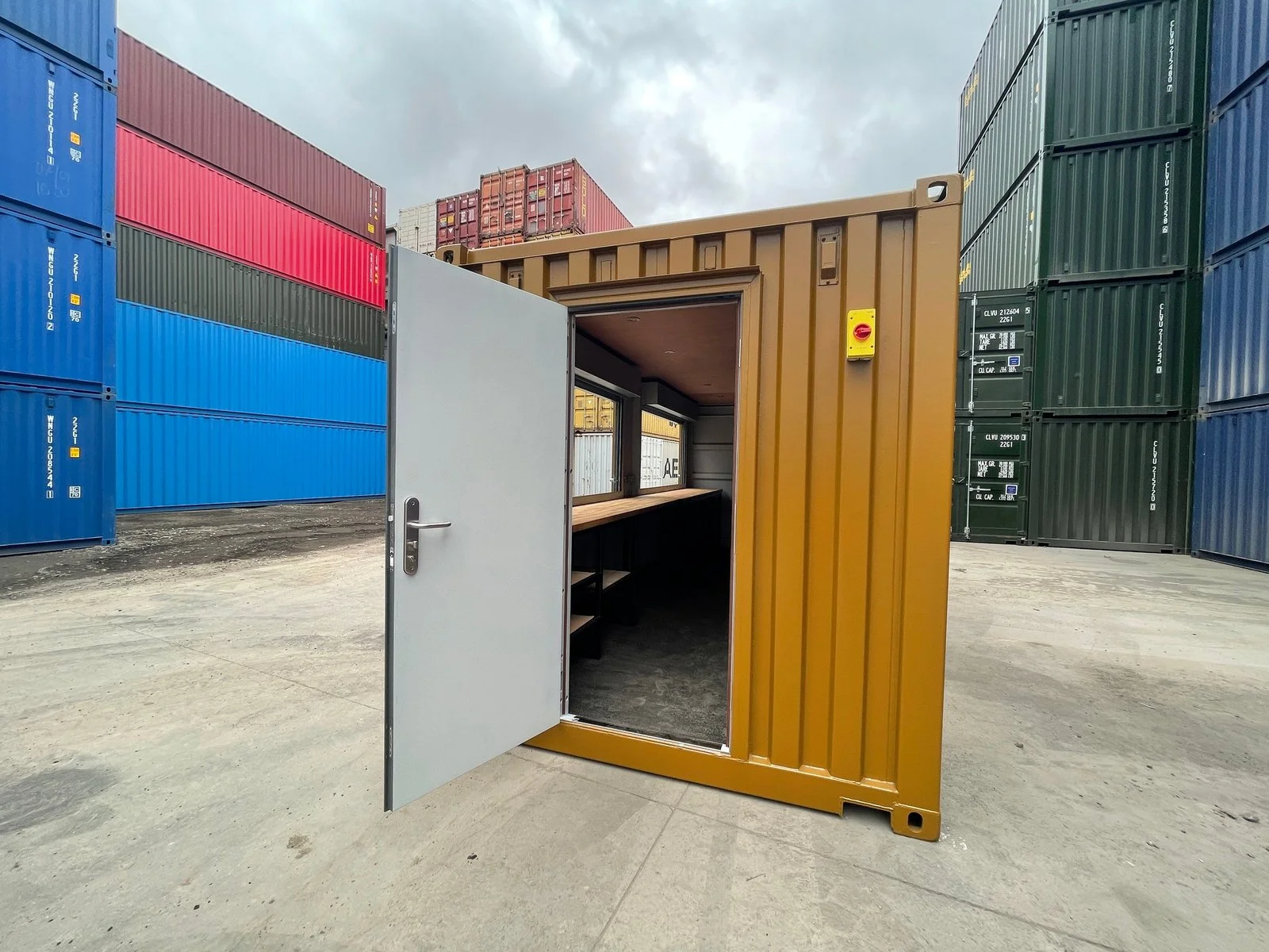 20ft Converted Container Bar - Fully Customized Outdoor Serving Unit - photo 2