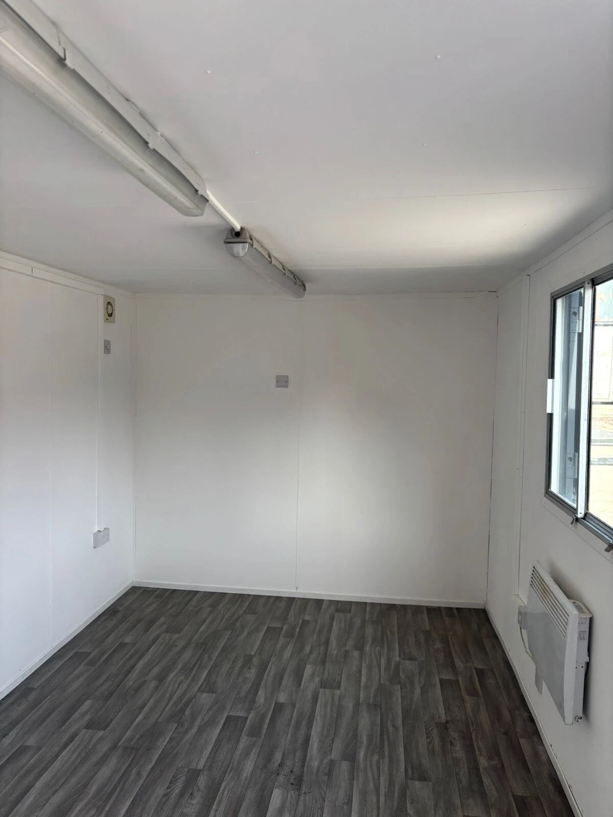 20ft anti vandal office canteen container with partition and secure storage area