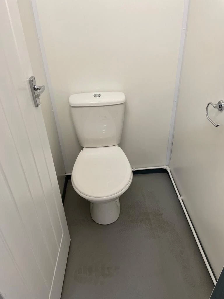 20ft x 8ft Shipping Container Toilet Block - photo 5