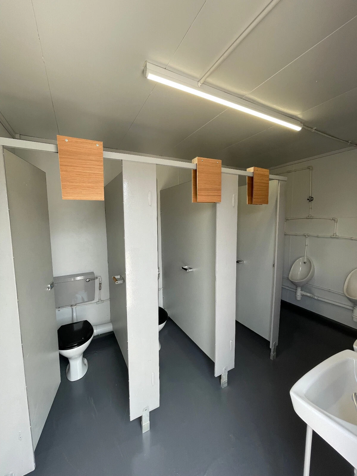 16ft x 9ft 3 + 1 Toilet Block Shipping Container - photo 4