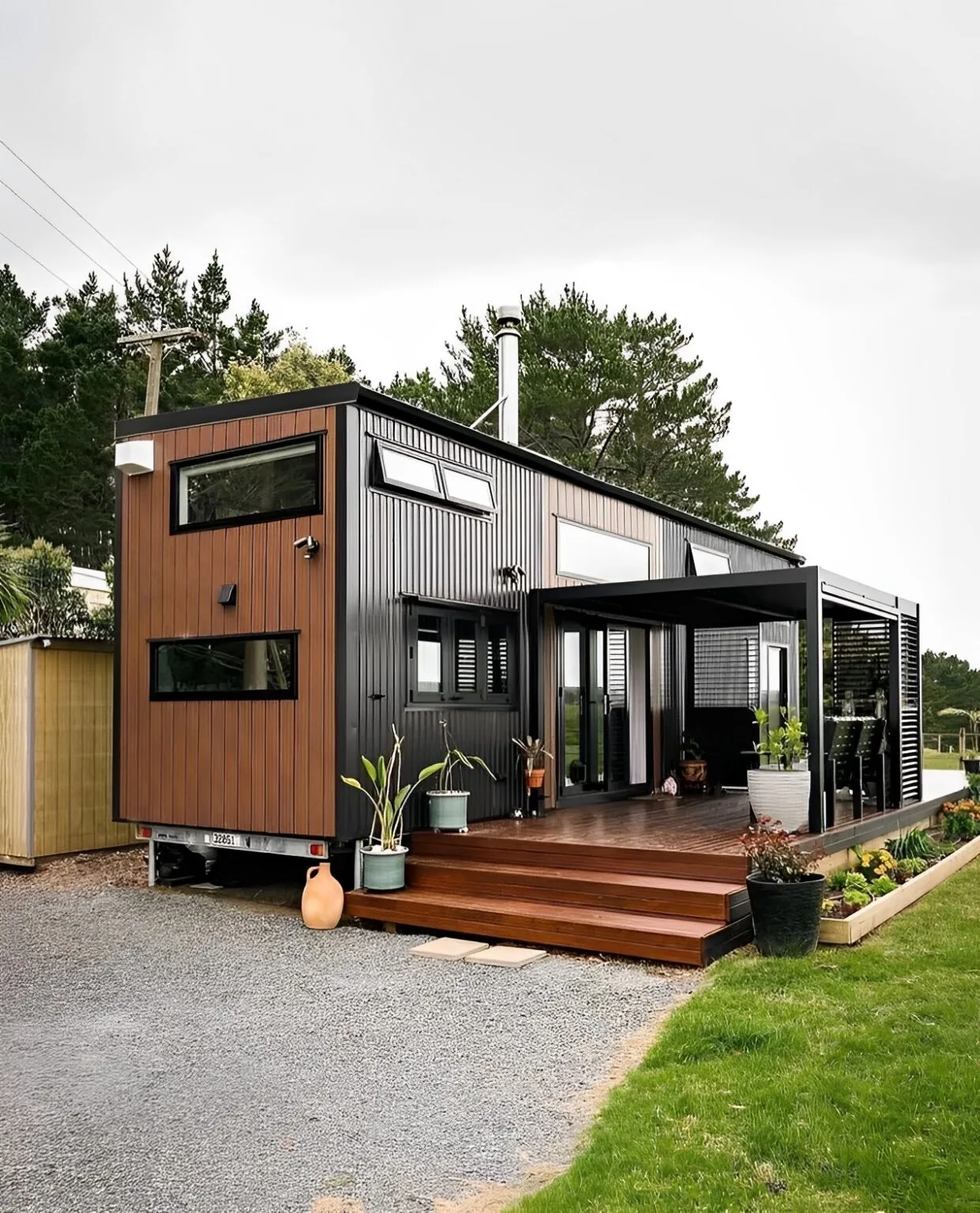 Luxury 40ft Prefab Container House with Easy-Folding Sandwich Panels - photo 1
